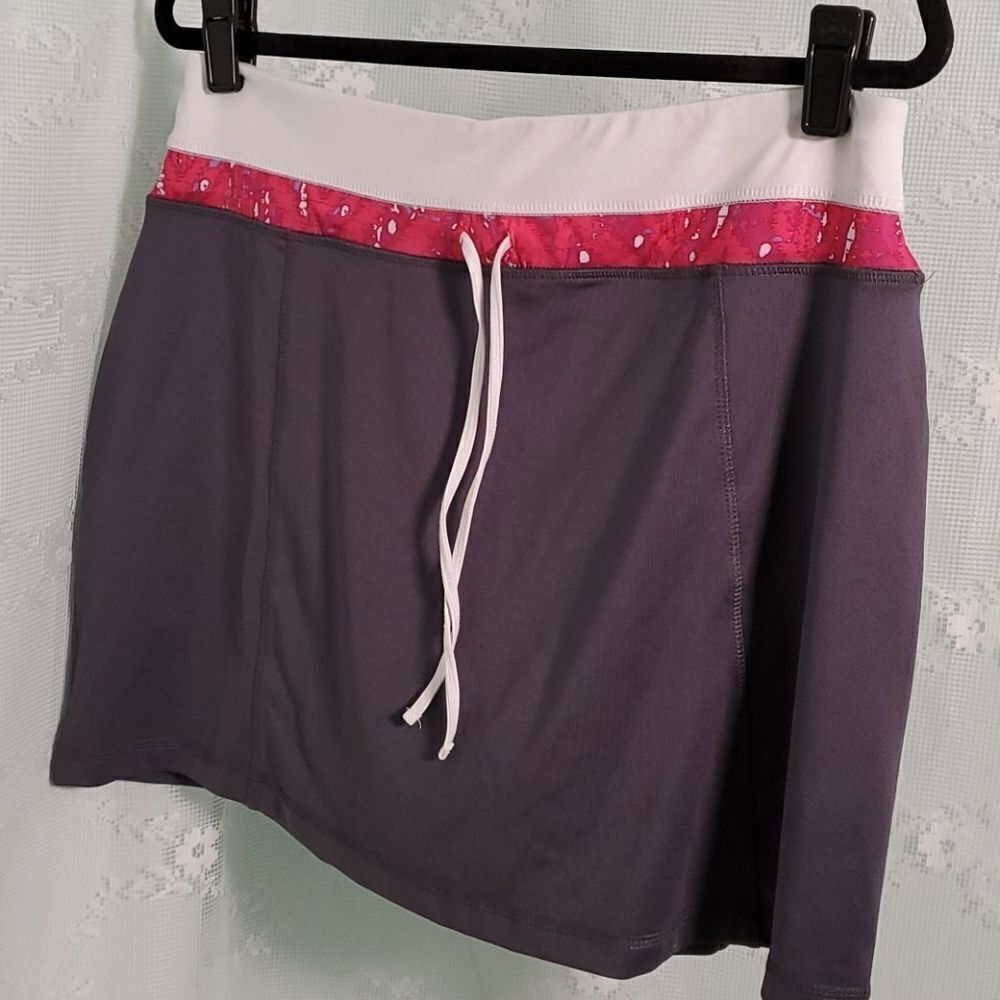Attivo‎ large skort, gray/pink, white.